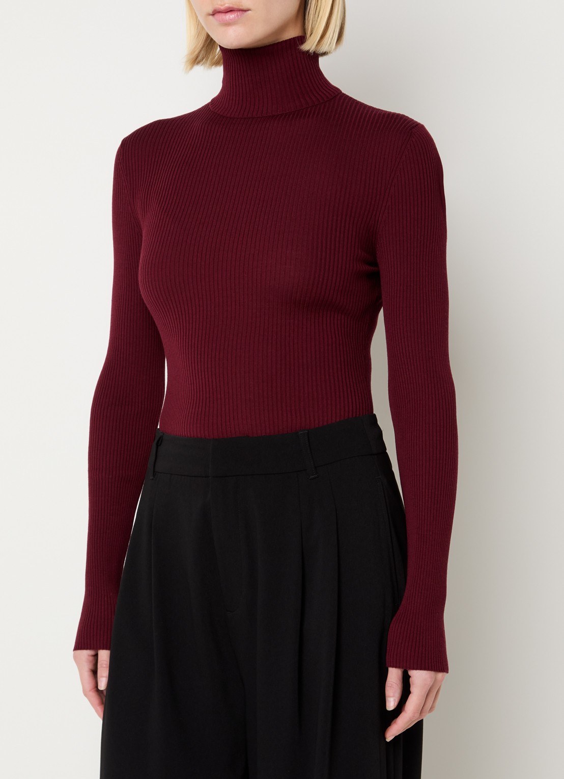 Wolford Merino ribgebreide coltrui van wol - detail 4 bordeauxrood