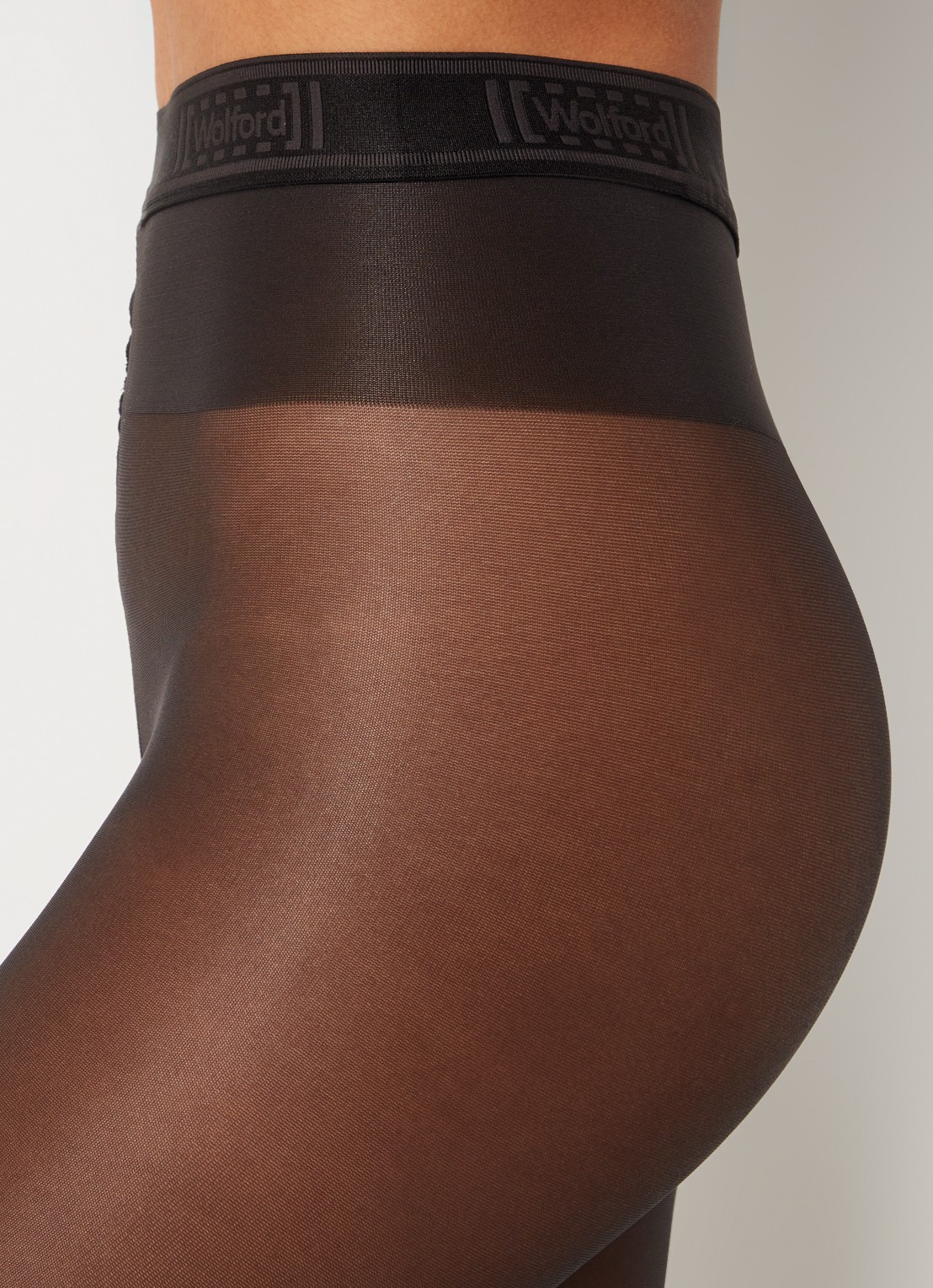 Wolford Neon panty in 40 denier - detail 4 donkergrijs