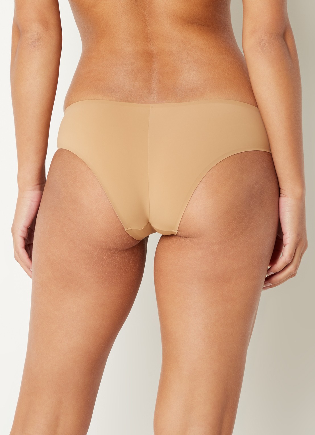 Wolford Pure Brazilian naadloze slip - achterkant camel