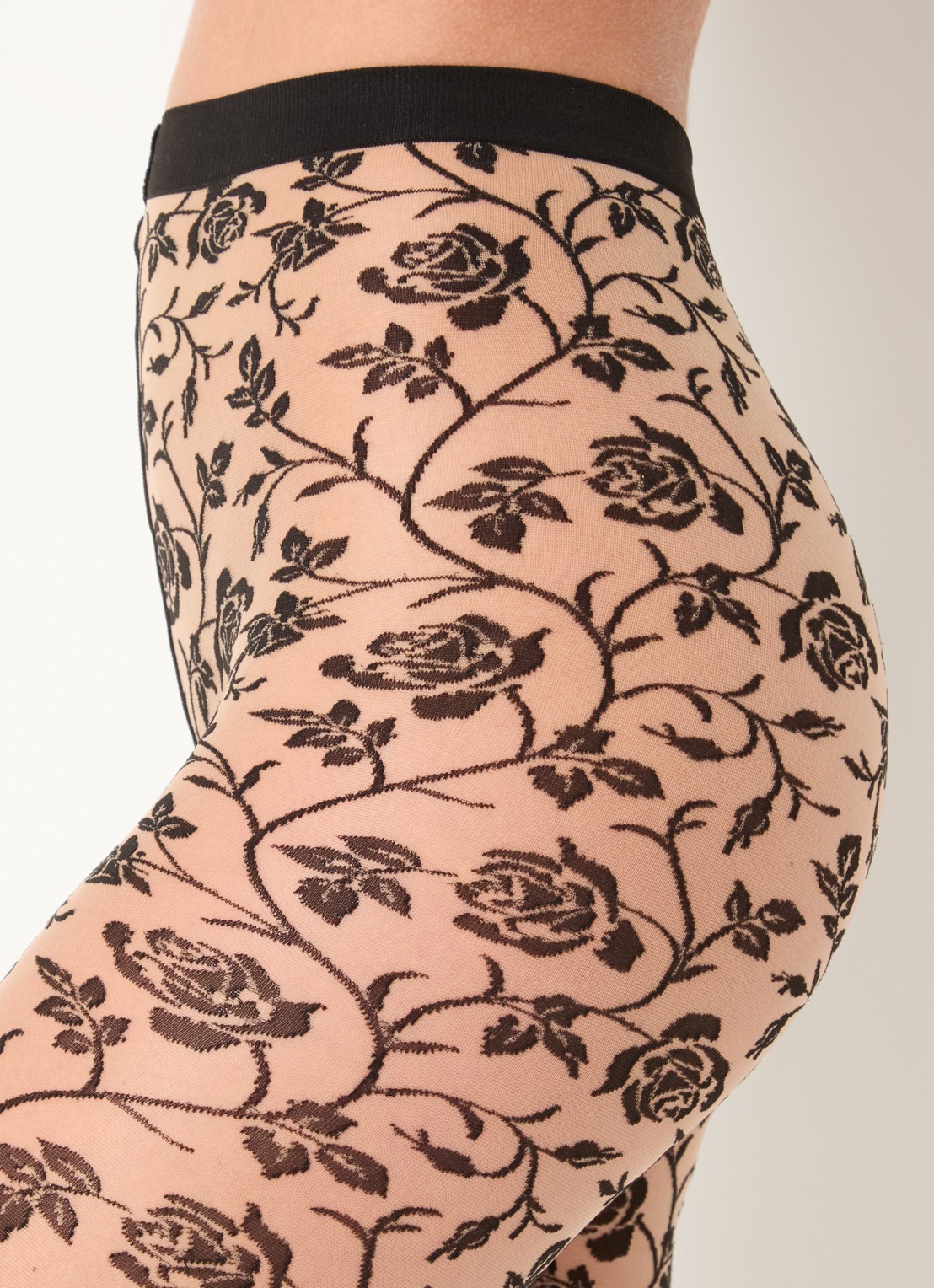 Wolford Rosie panty met bloemenprint in 20 denier - detail 2 grijsmele