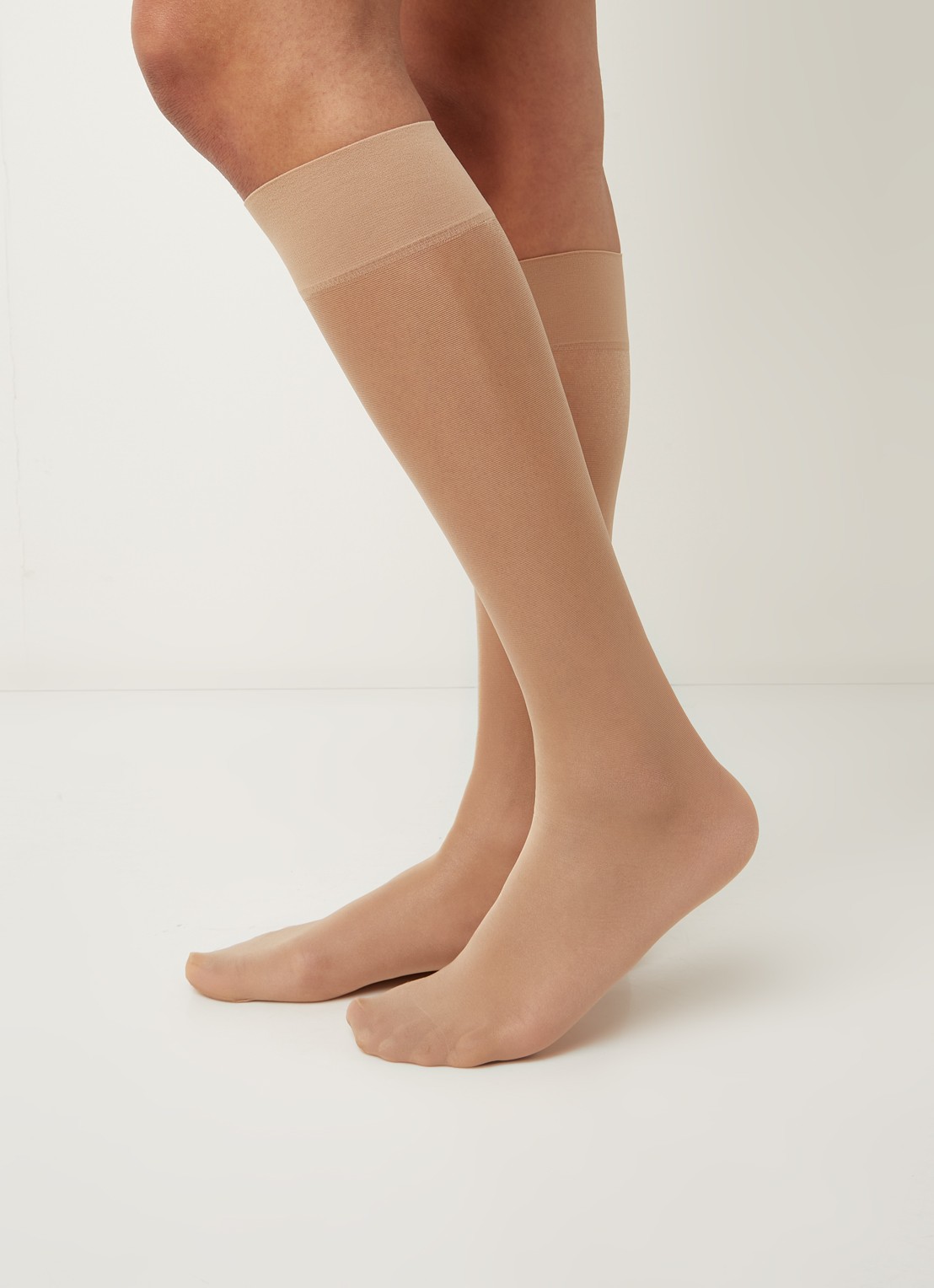 Wolford Satin Touch pantykousen in 20 denier - voorkant 2 beige
