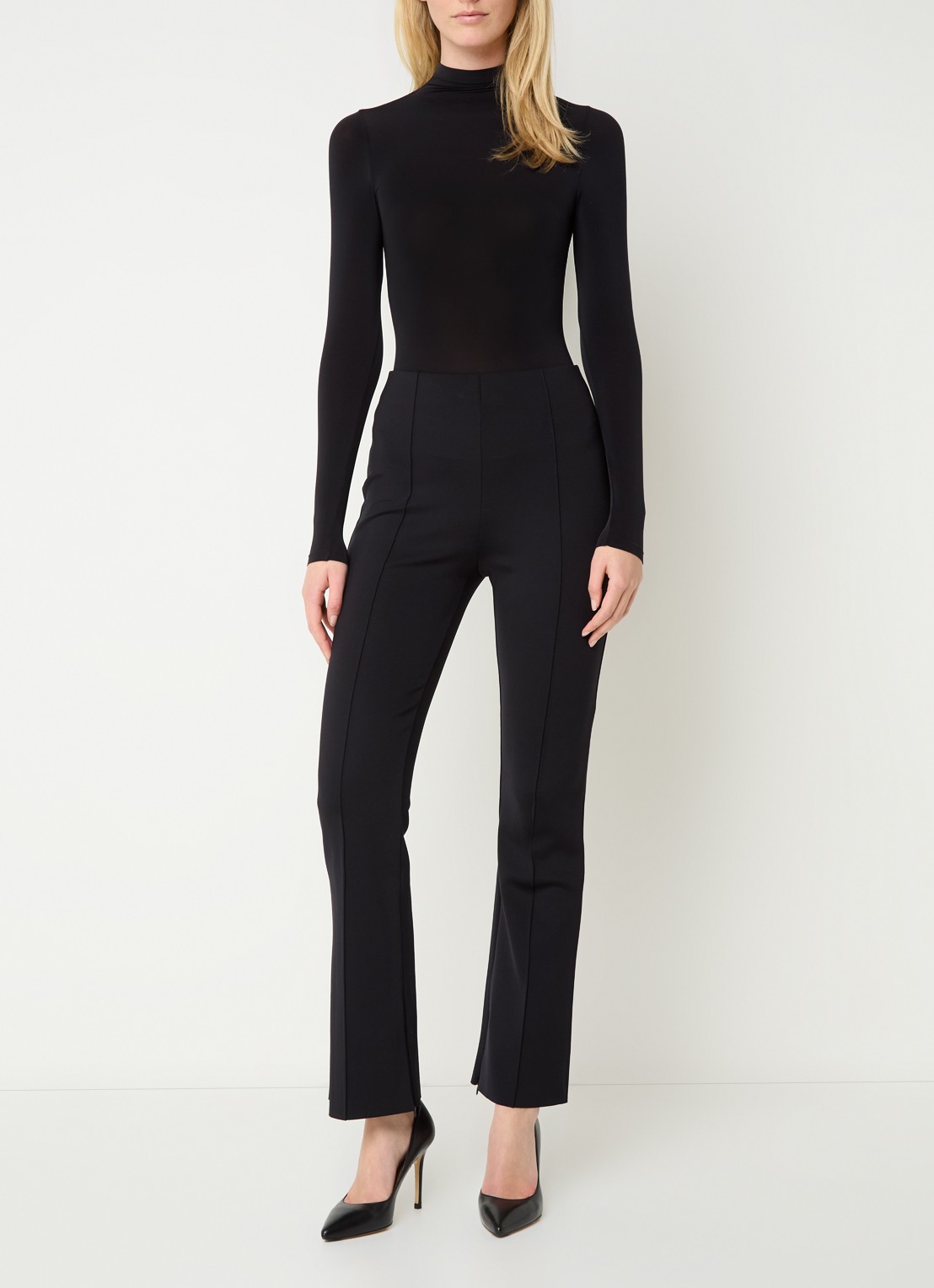 Wolford Scuba high waist flared legging met persplooi - voorkant 4 zwart