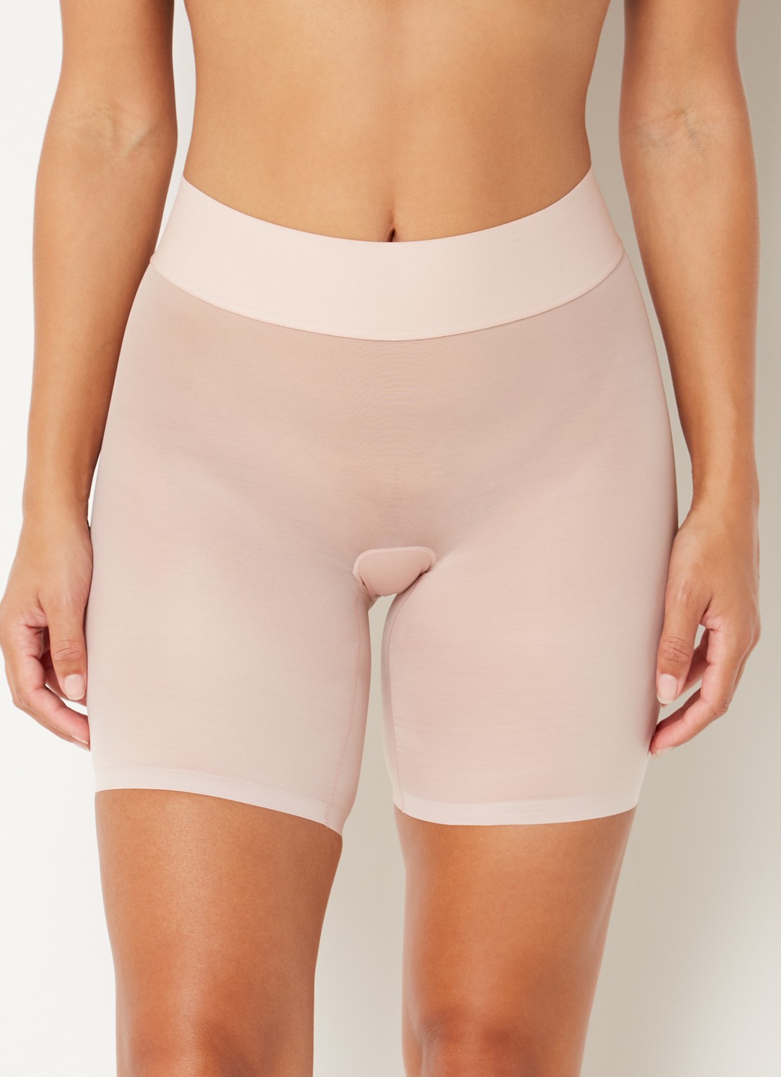Wolford Sheer Touch Control corrigerende short - detail 2 lichtroze