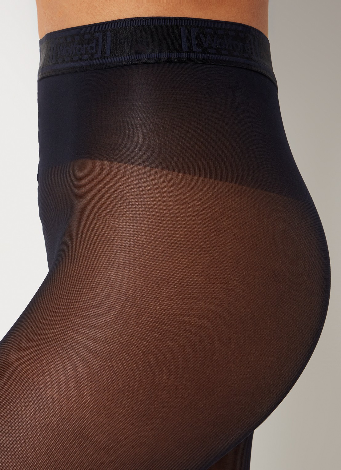 Wolford Synergy corrigerende panty in 40 denier - detail 4 donkerblauw