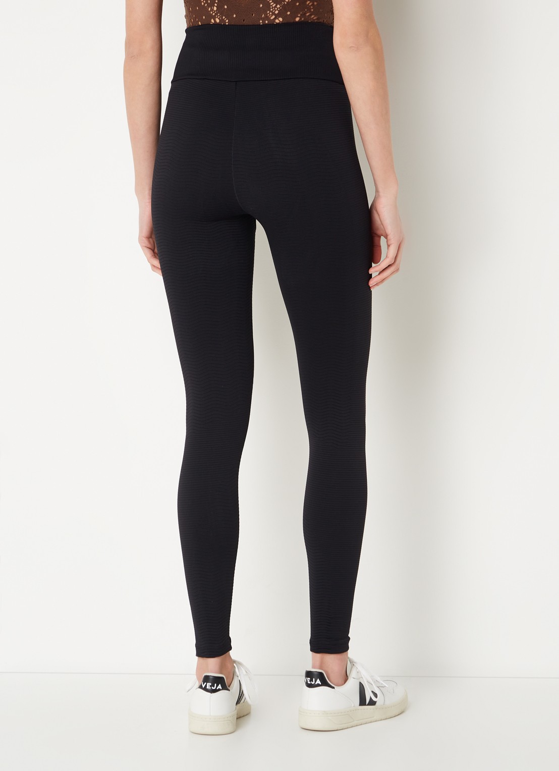 Wolford The Wellness high waist corrigerende legging met structuur - achterkant 3 zwart