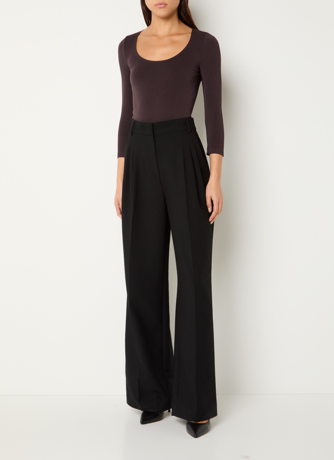 Wolford Tokio stringbody met ronde hals - voorkant 3 donkerbruin