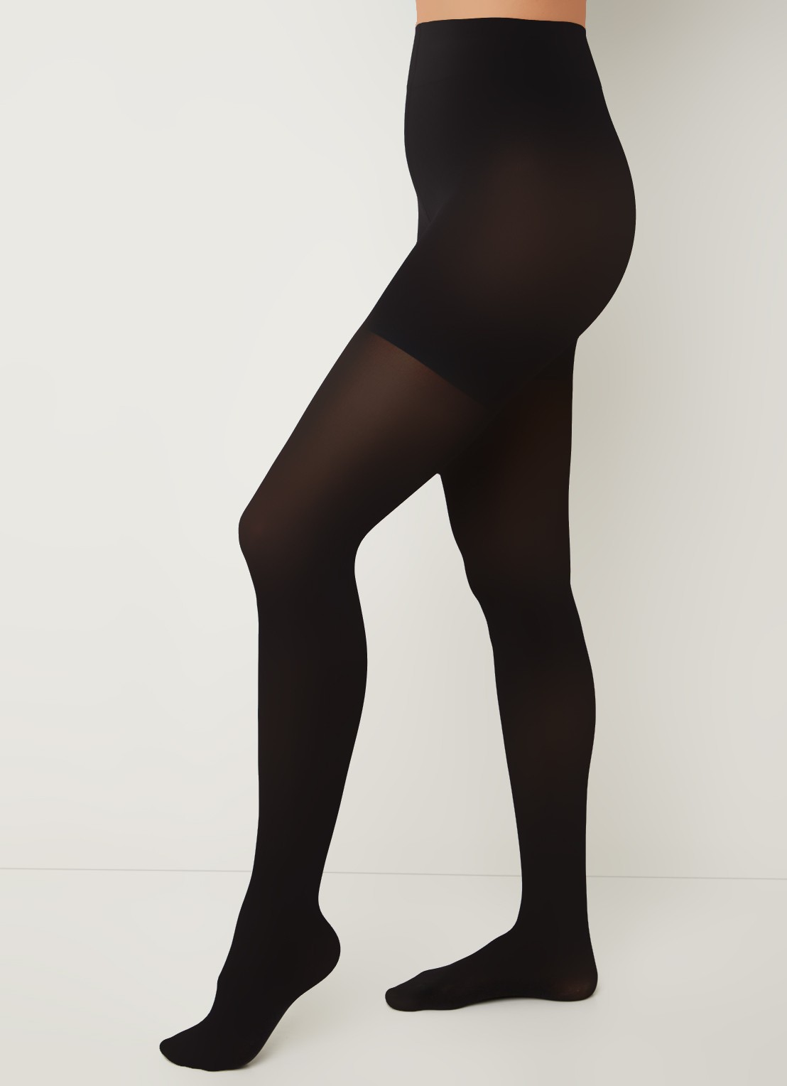 Wolford Tummy corrigerende panty in 66 denier - voorkant 2 zwart