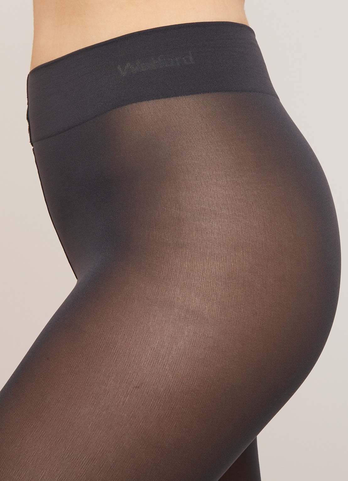 Wolford Velvet de Luxe Comfort panty in 66 denier - detail 2 antraciet