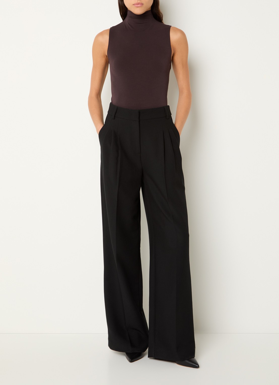 Wolford Viscose string body met col - voorkant 4 bruin