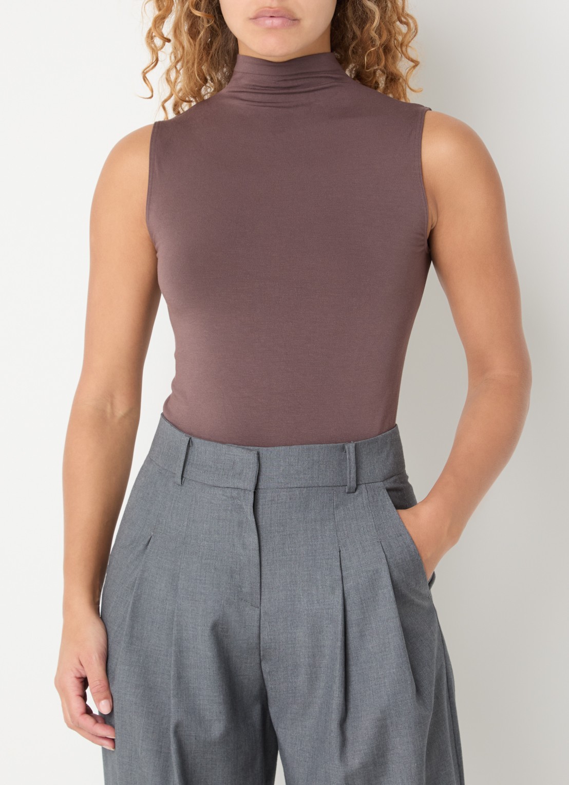 Wolford Viscose string body met col - detail 2 bruin