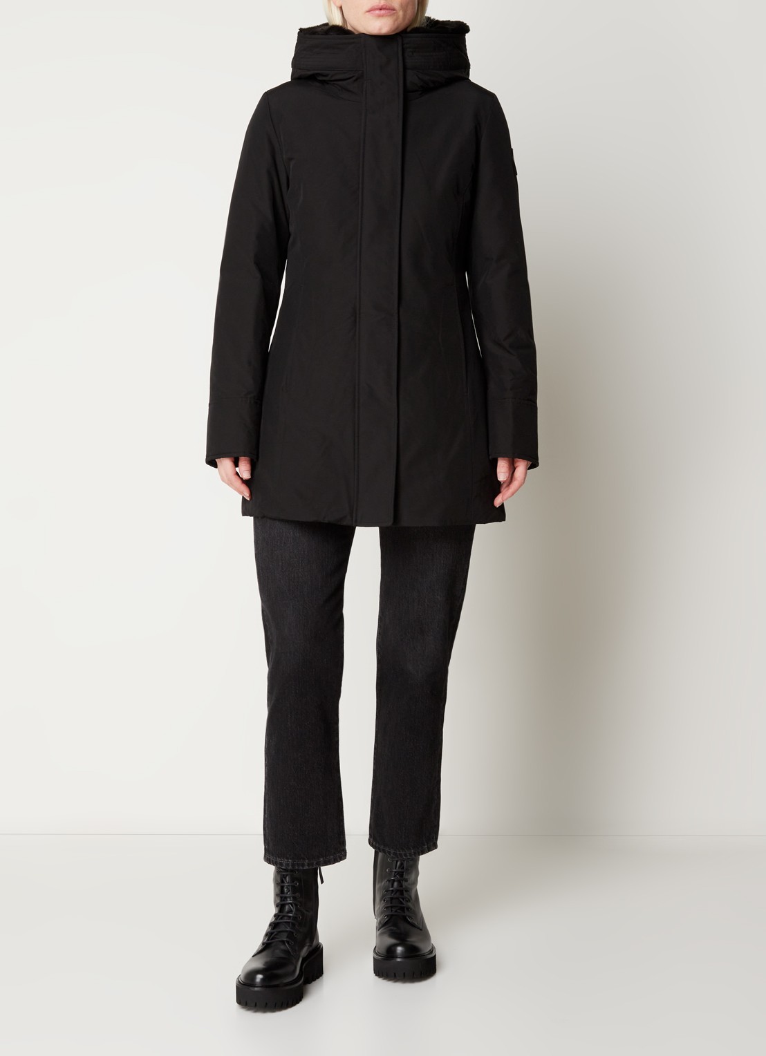 Woolrich Boulder gewatteerde jas met capuchon en steekzakken - voorkant 5 zwart