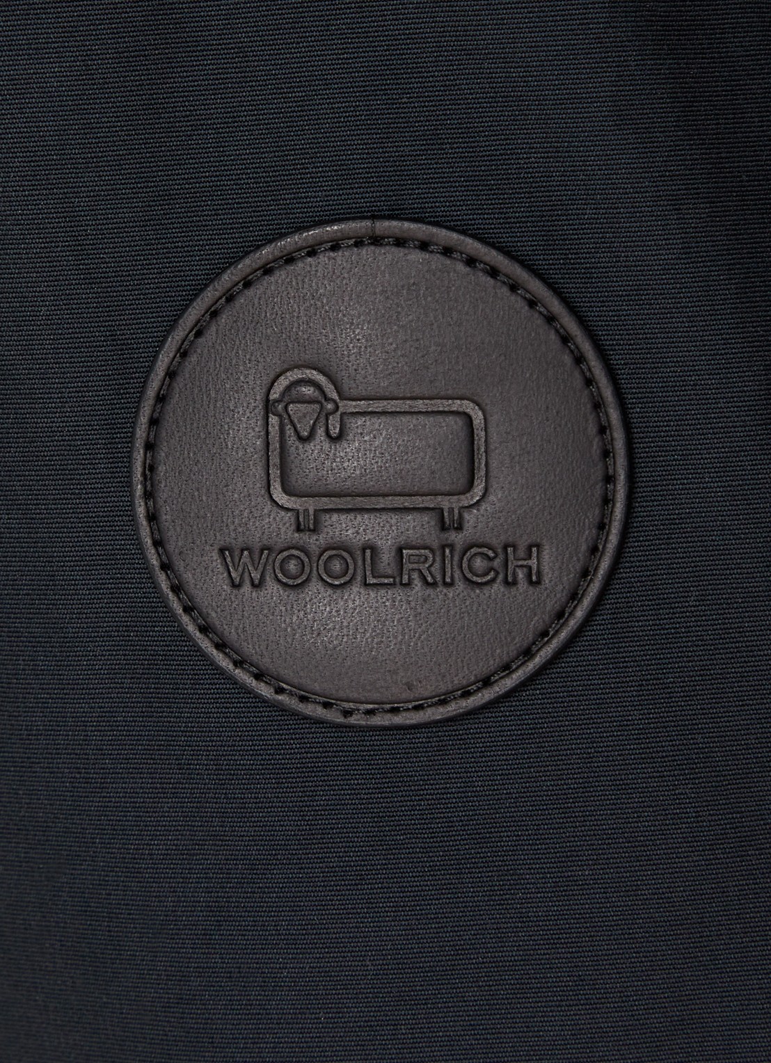 Woolrich Boulder gewatteerde jas met capuchon en steekzakken - detail 3 donkerblauw