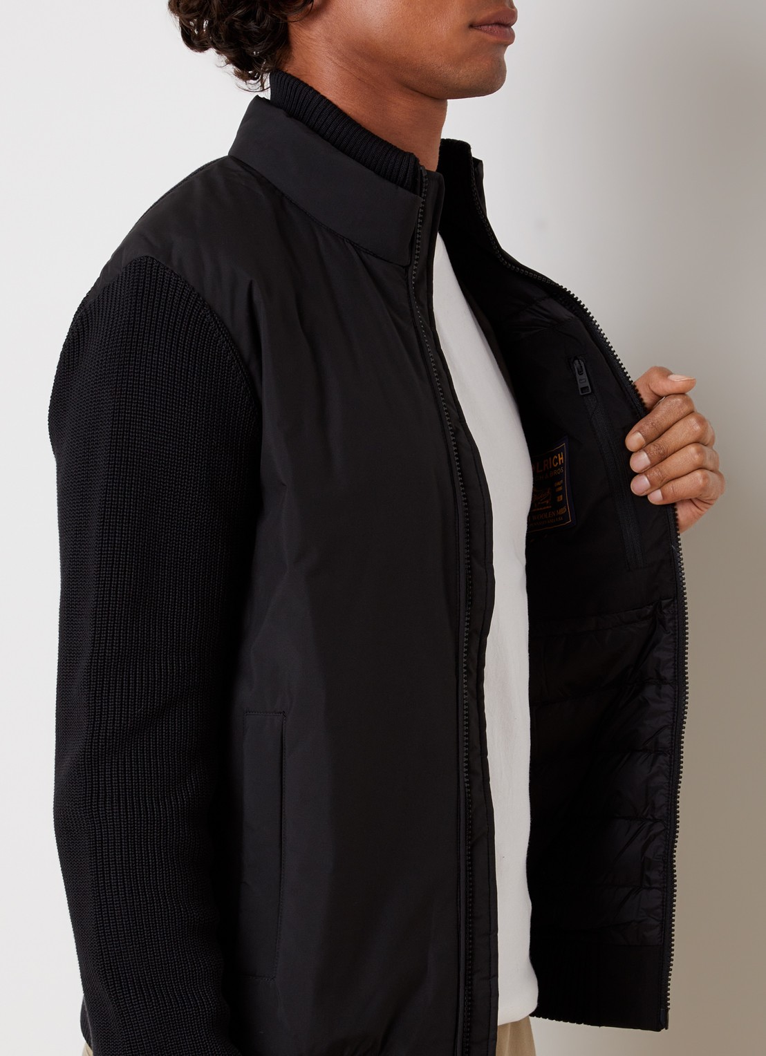 Woolrich Cloud Hybrid ribgebreid vest met gewatteerd voorpand en donsvulling - detail 4 zwart