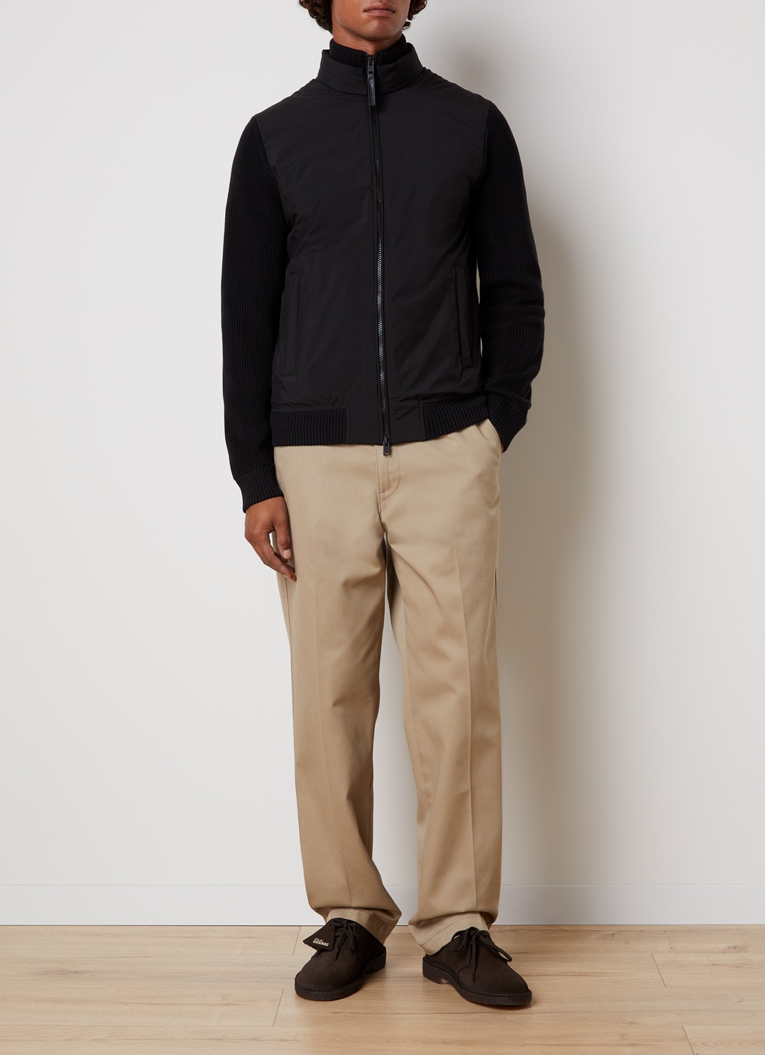 Woolrich Cloud Hybrid ribgebreid vest met gewatteerd voorpand en donsvulling - voorkant 2 zwart