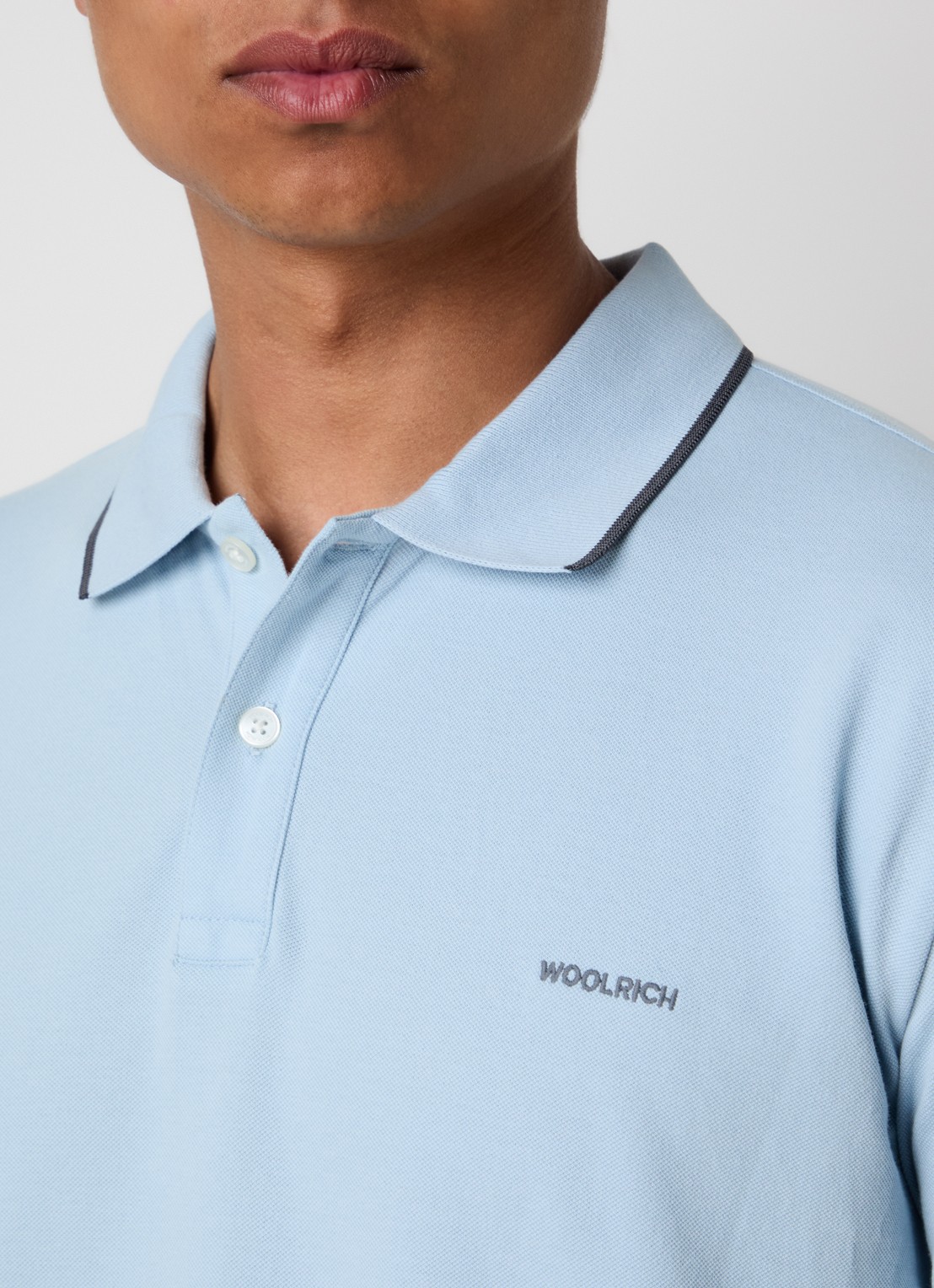 Woolrich Monterey regular fit polo met logoborduring - detail 4 lichtblauw