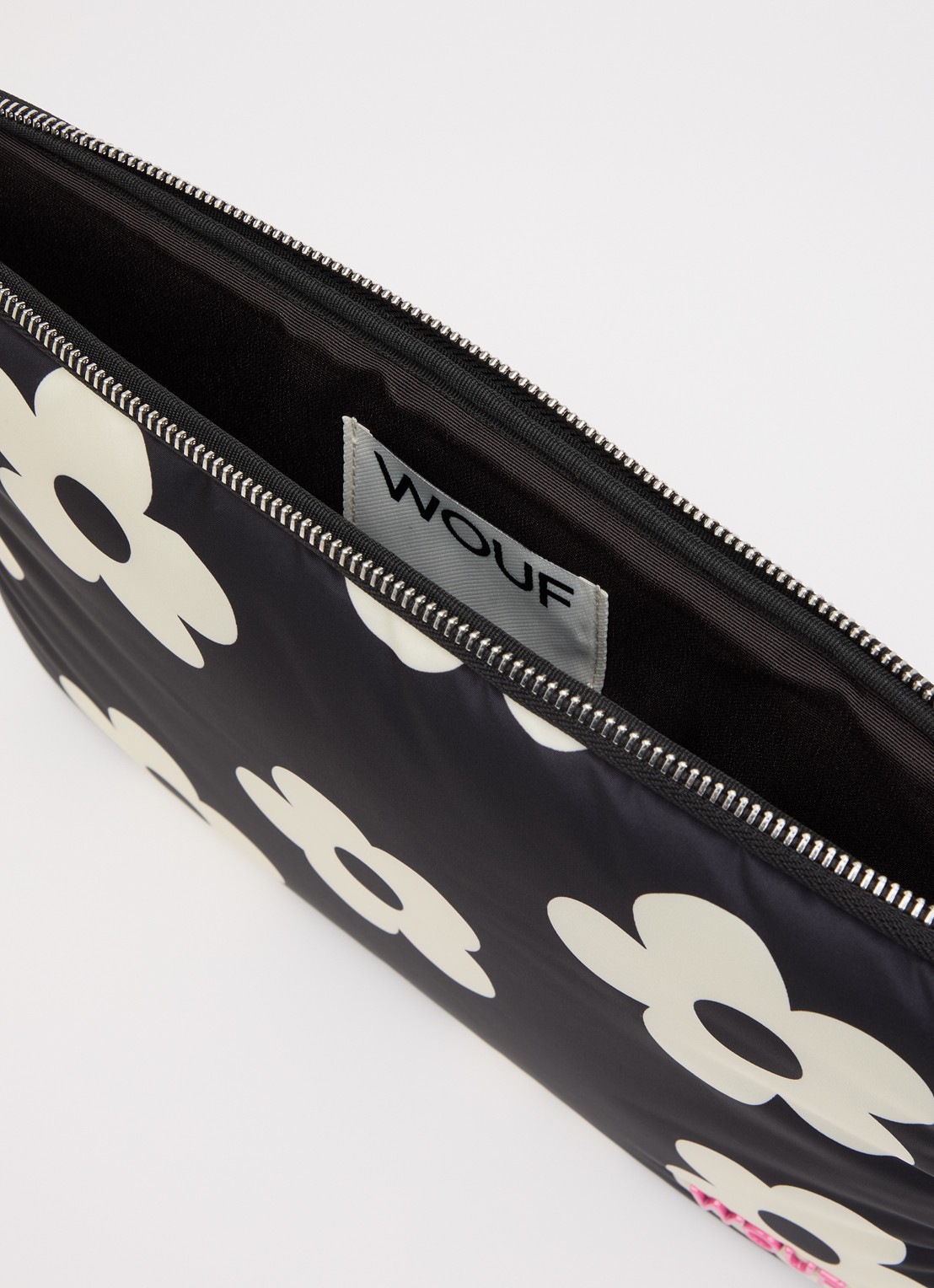 Wouf Night Daisy laptophoes 13 en 14 inch met bloemenprint - detail 2 zwart