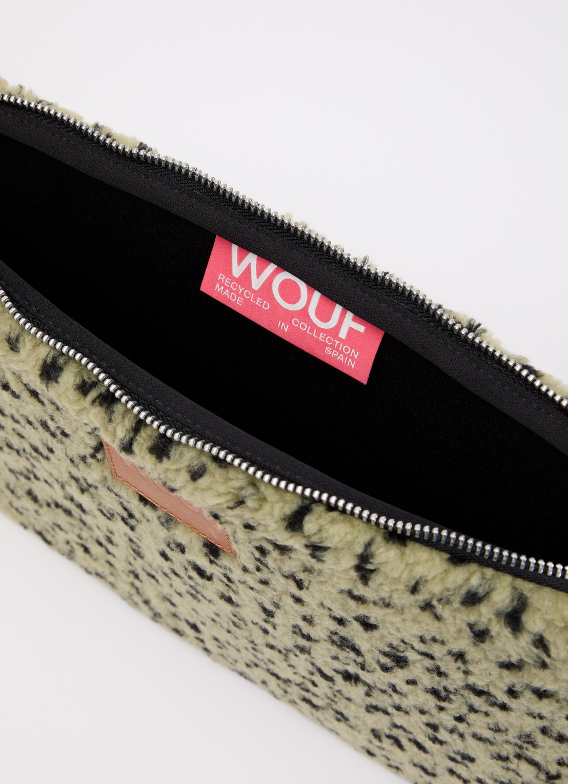 Wouf Olivia laptophoes 13 en 14 inch van teddy met print  - detail mosgroen
