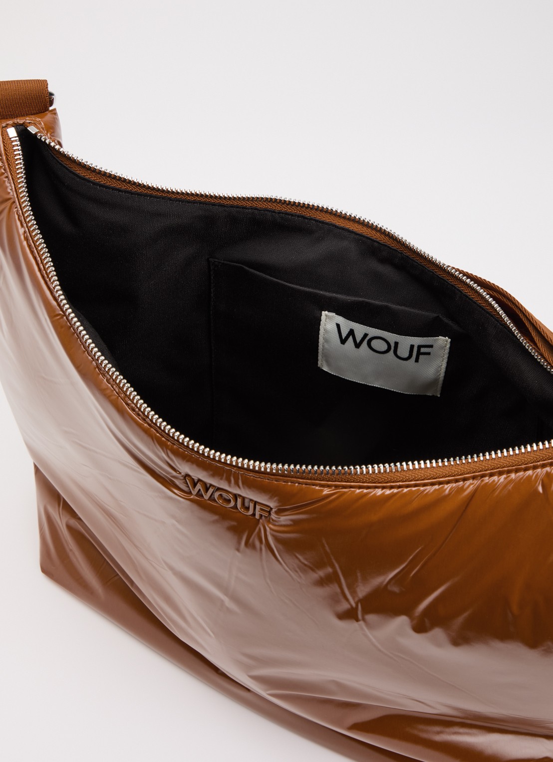 Wouf Sienna schoudertas met logo en verstelbare schouderriem - detail 2 roestbruin