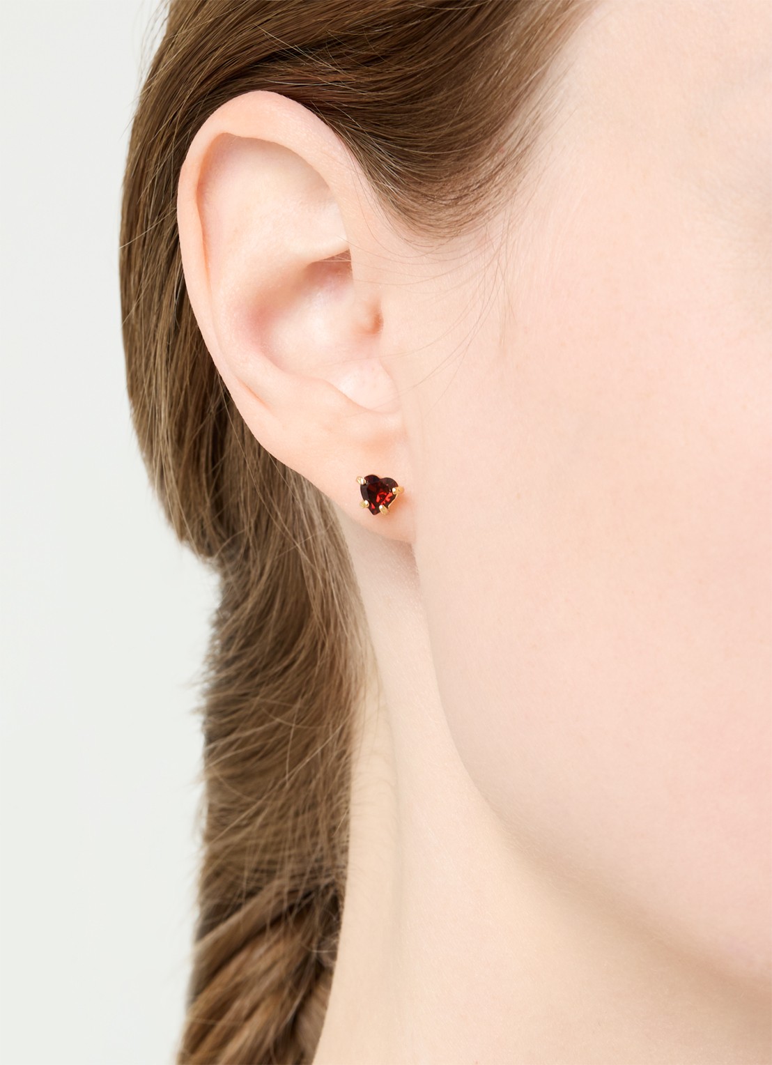 Wouters & Hendrix Heart Garnet oorknopjes verguld - voorkant 4 goud
