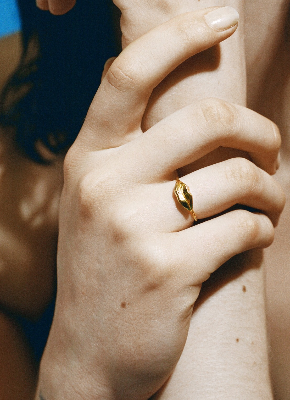 Wouters & Hendrix Lip ring verguld - voorkant 2 goud