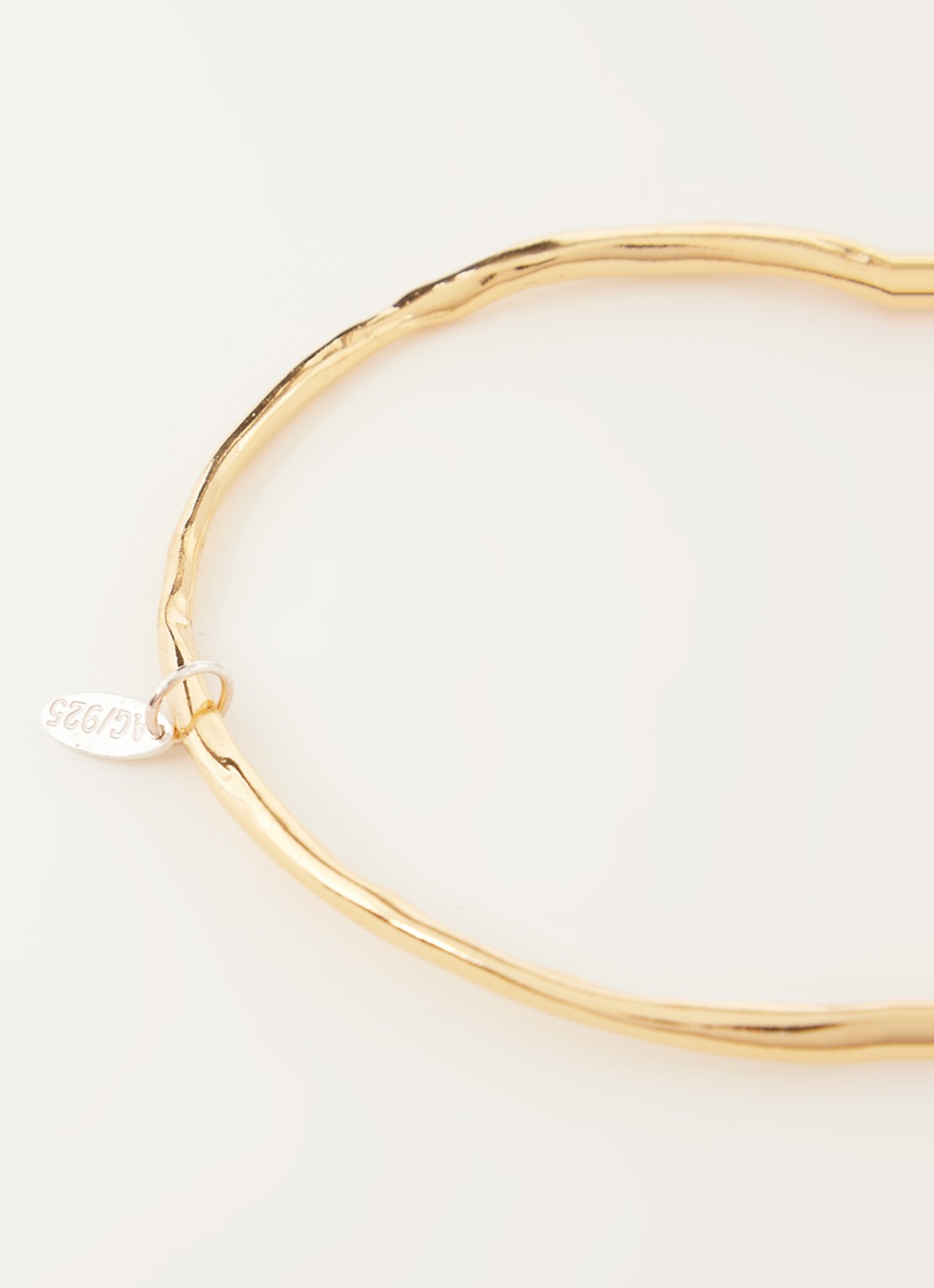 Wouters & Hendrix  shaped bangle verguld - detail goud