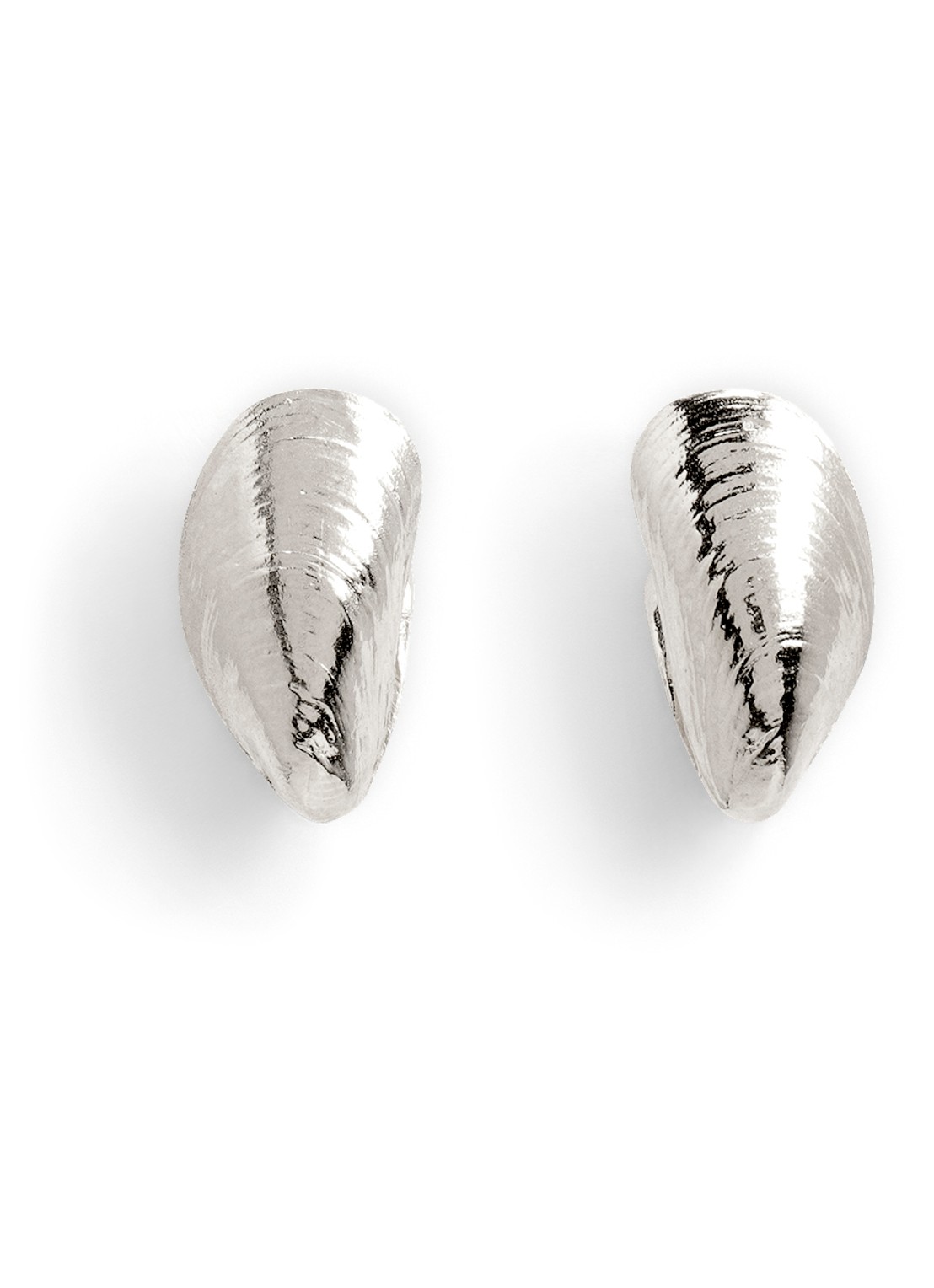 Wouters & Hendrix Small mussel oorstekers verguld - voorkant zilver