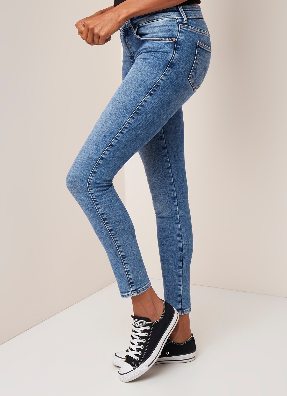 Wrangler Mid waist skinny jeans met medium wassing - detail 5 indigo
