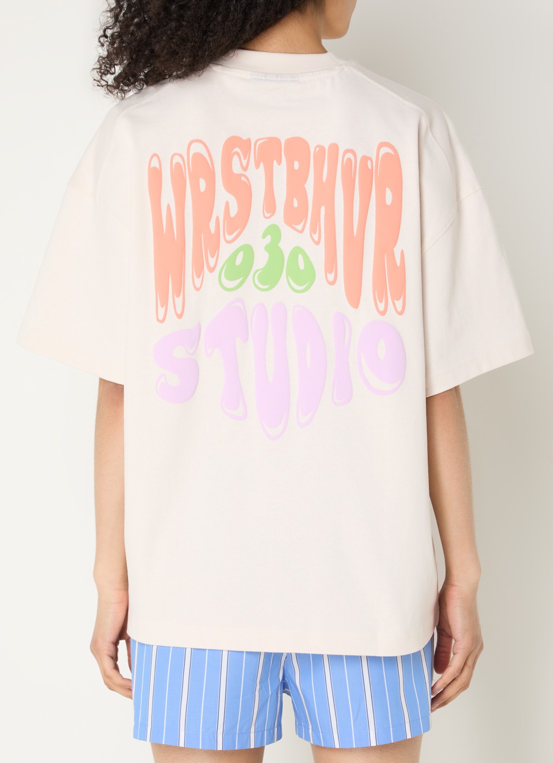 WRSTBHVR Flynn T-shirt met logo- en backprint - detail 4 gebroken wit