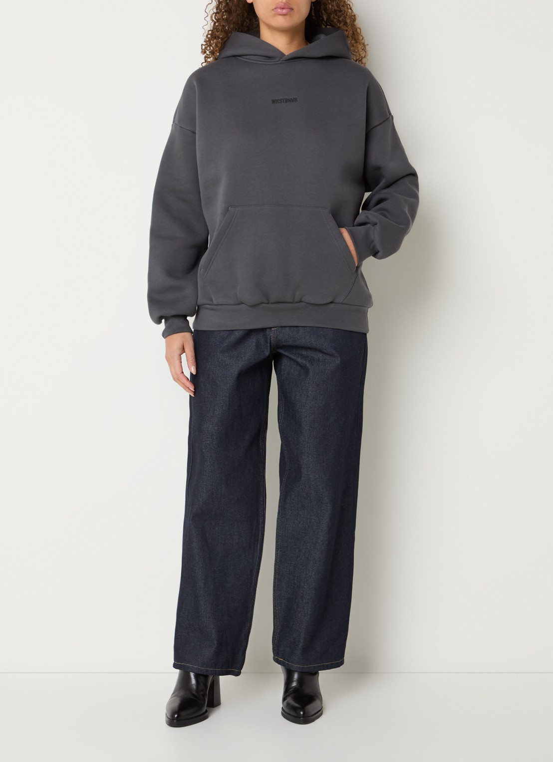WRSTBHVR Garm hoodie met logo- en backprint - voorkant 2 antraciet