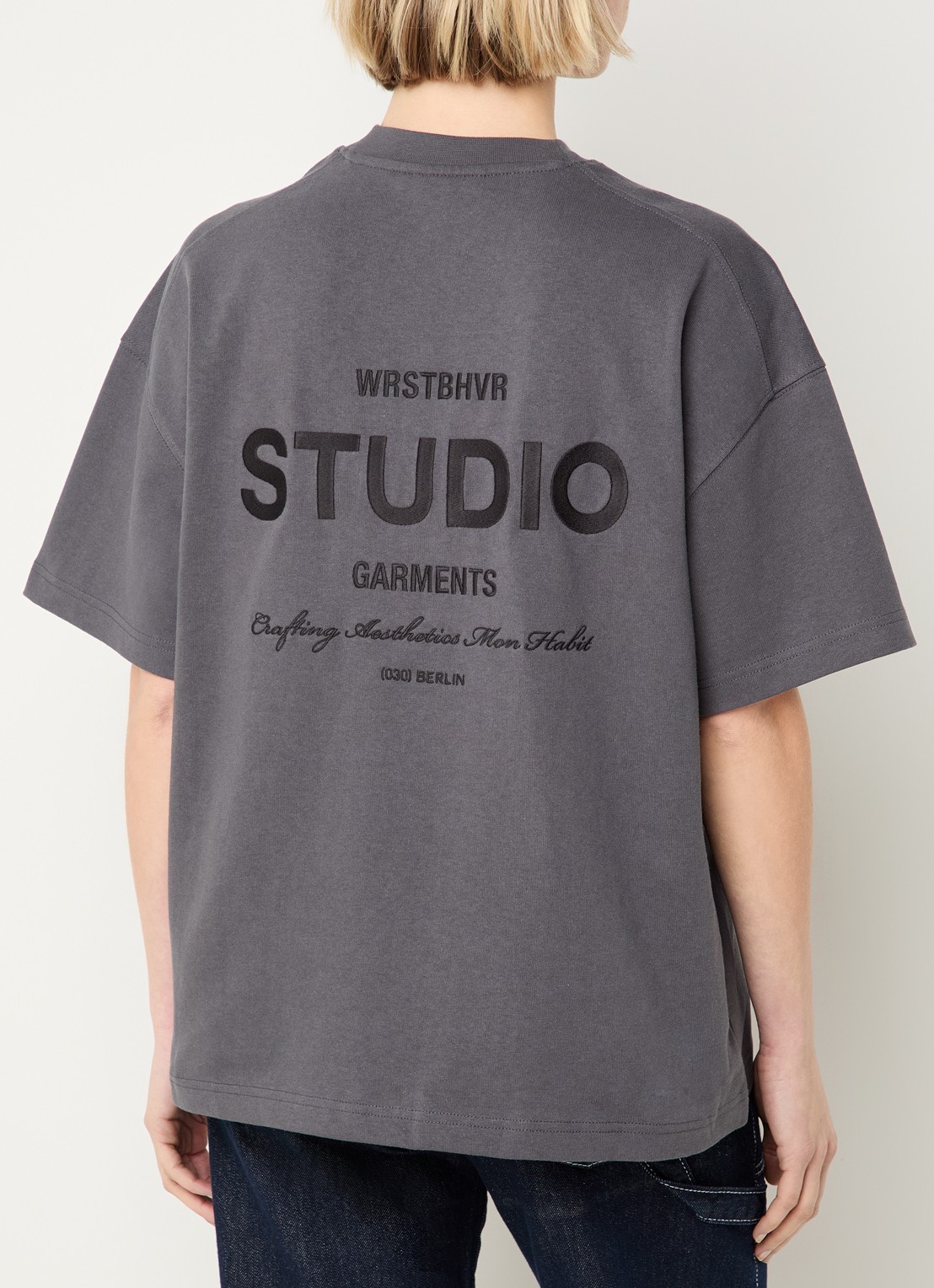 WRSTBHVR Garm T-shirt met logo- en backprint - detail 2 middengrijs