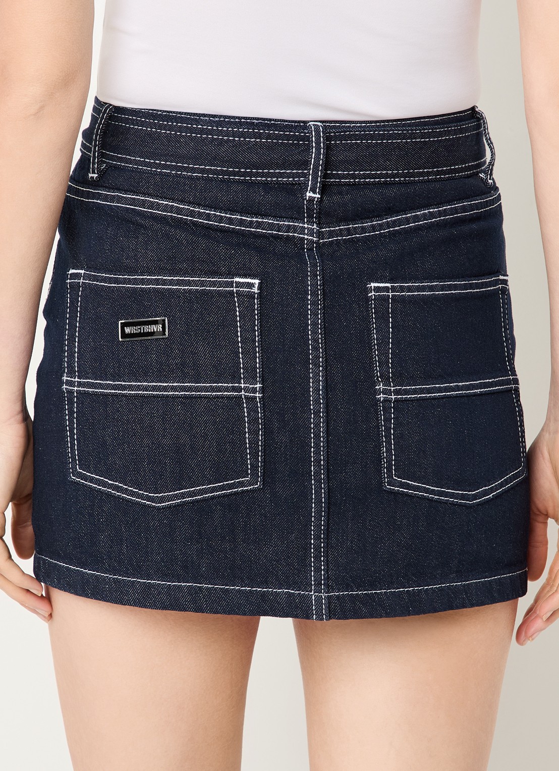WRSTBHVR Leandra mini spijkerrok met ceintuur - achterkant 4 donkerblauw
