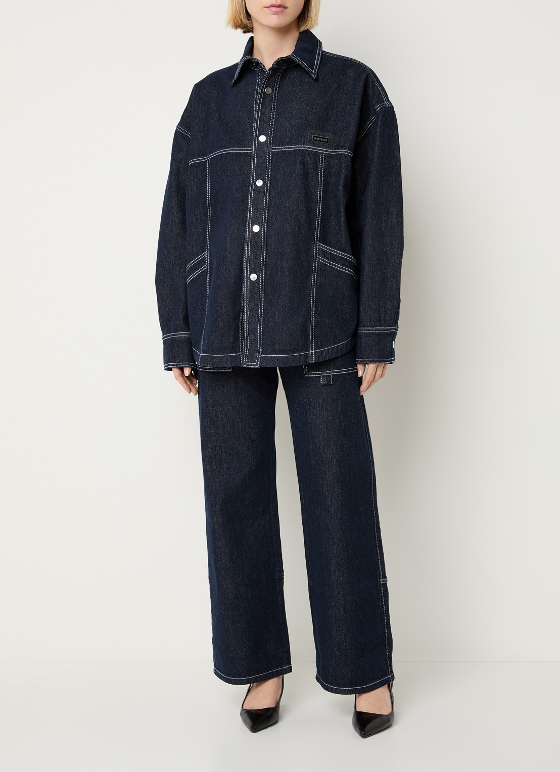 WRSTBHVR Leandra oversized blouse van denim met steekzakken - voorkant 4 donkerblauw