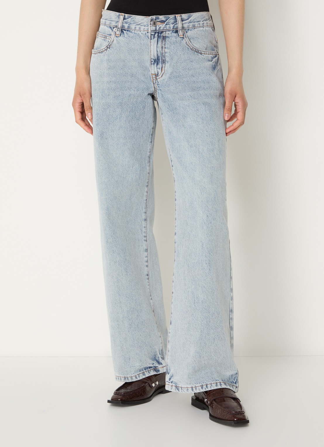 WRSTBHVR Maila mid waist straight leg jeans met lichte wassing - detail 4 indigo