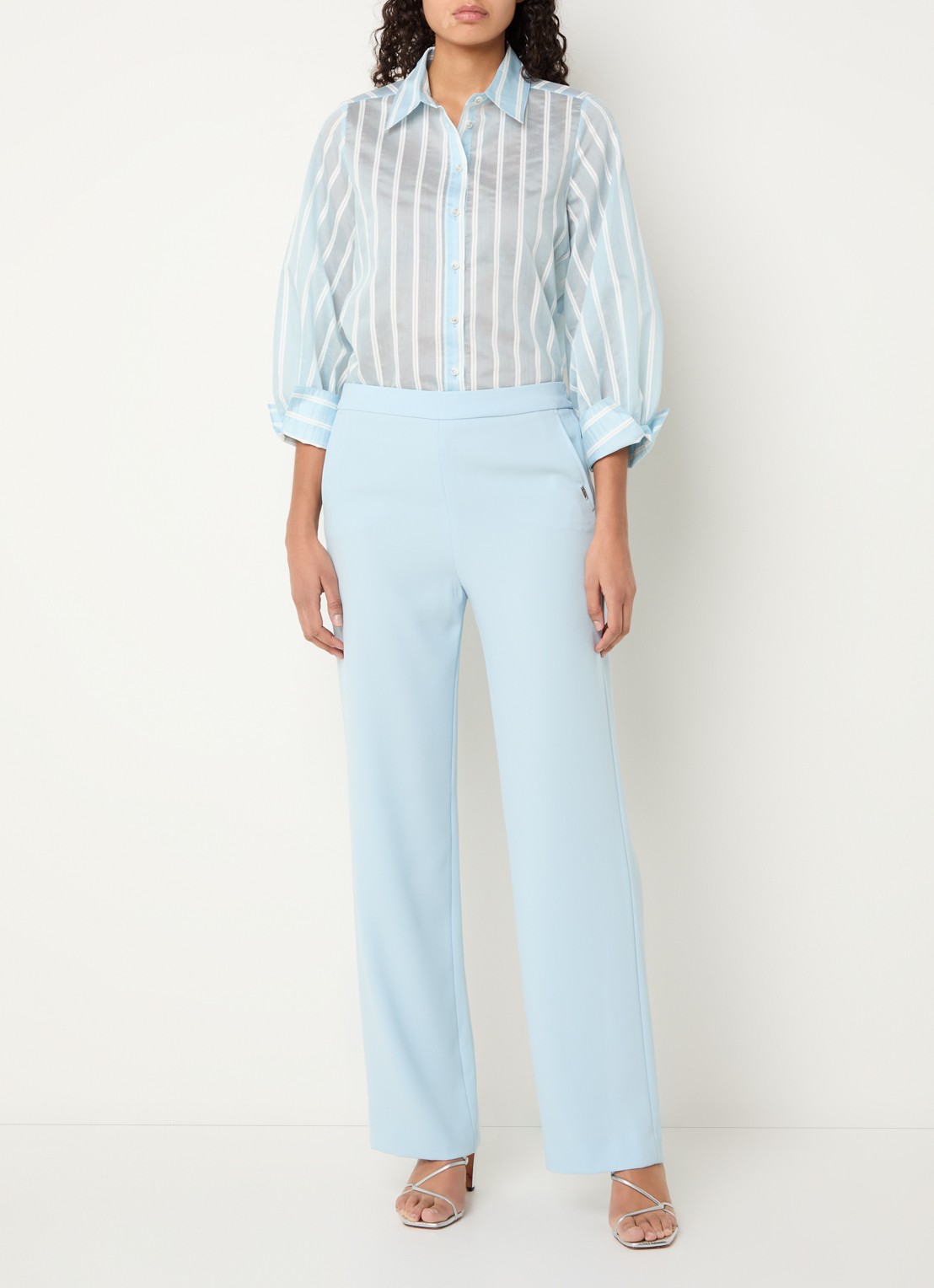 Xandres Heloisa semi-transparante blouse met streepprint - voorkant 3 lichtblauw