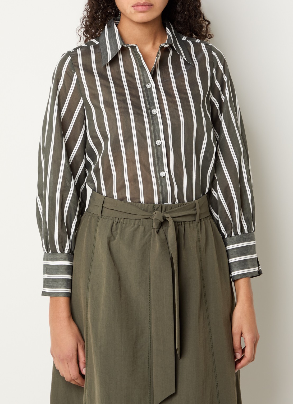 Xandres Heloisa semi-transparante blouse met streepprint - detail 4 bronsgroen
