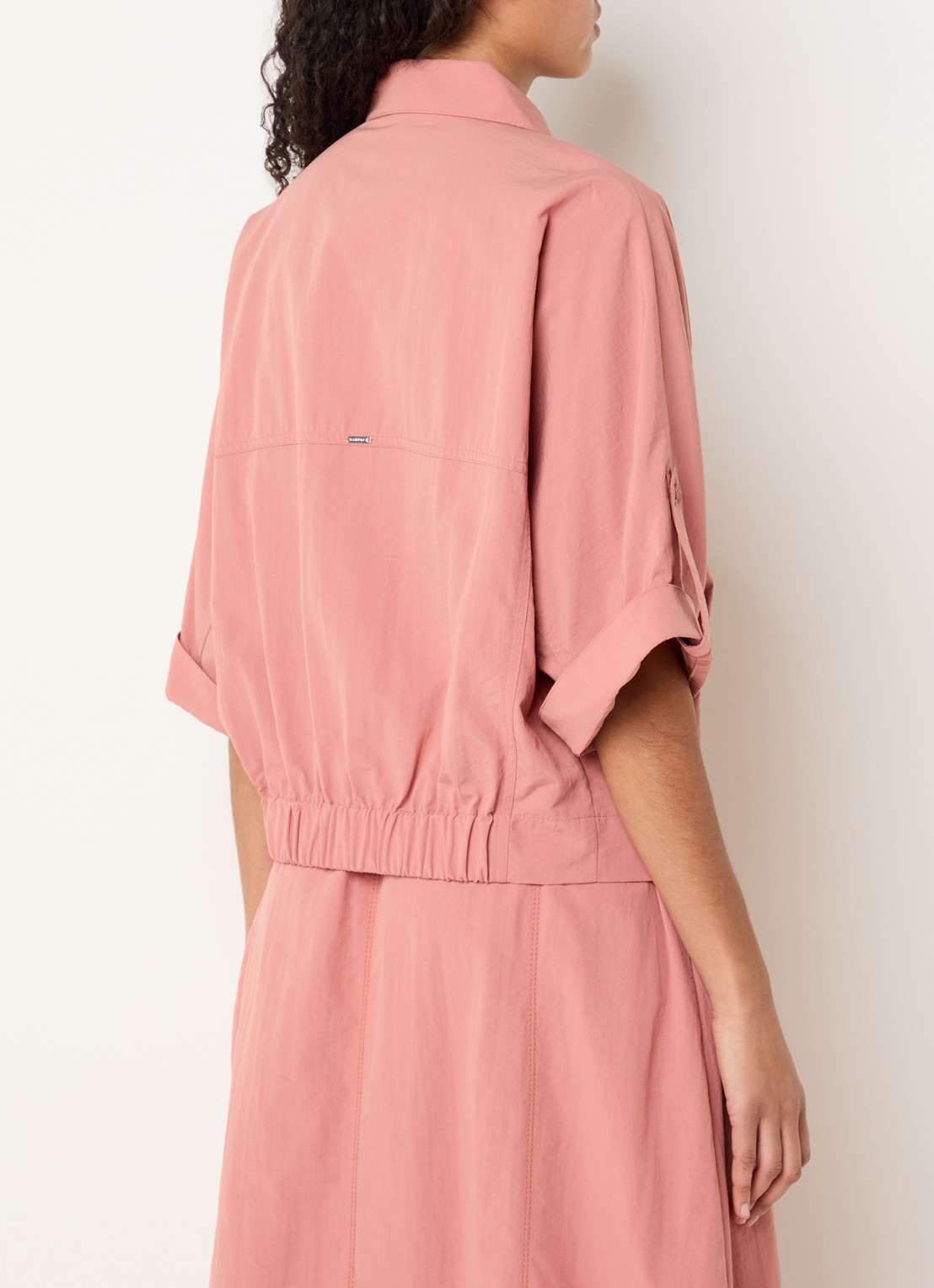 Xandres Hibis blouse met kraag - achterkant 3 koraal