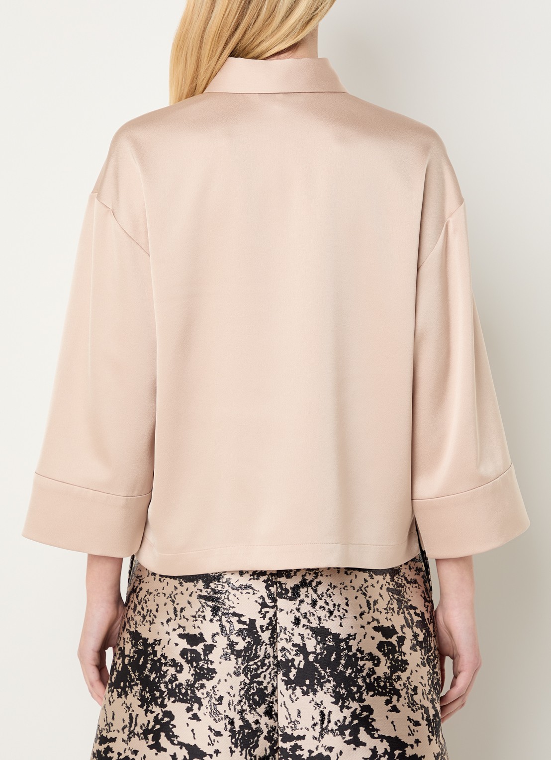 Xandres Hilbin blouse van satijn met borstzakken - achterkant 3 beige