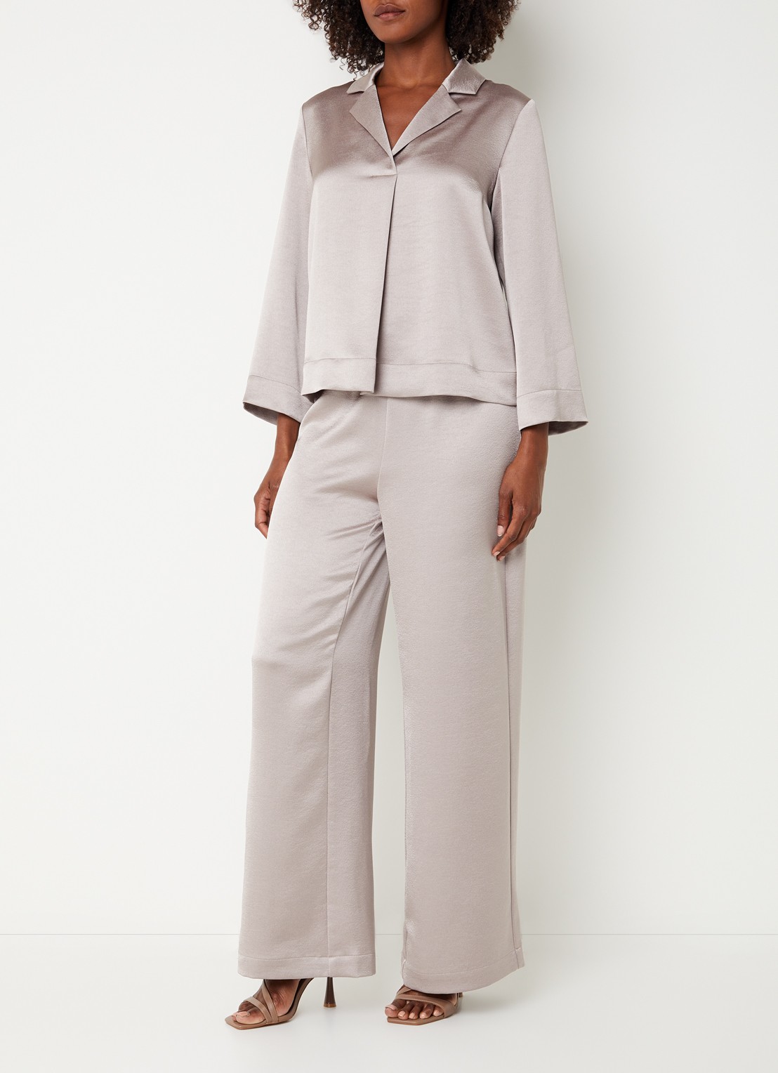 Xandres Paolo high waist wide fit broek van satijn - voorkant 2 creme