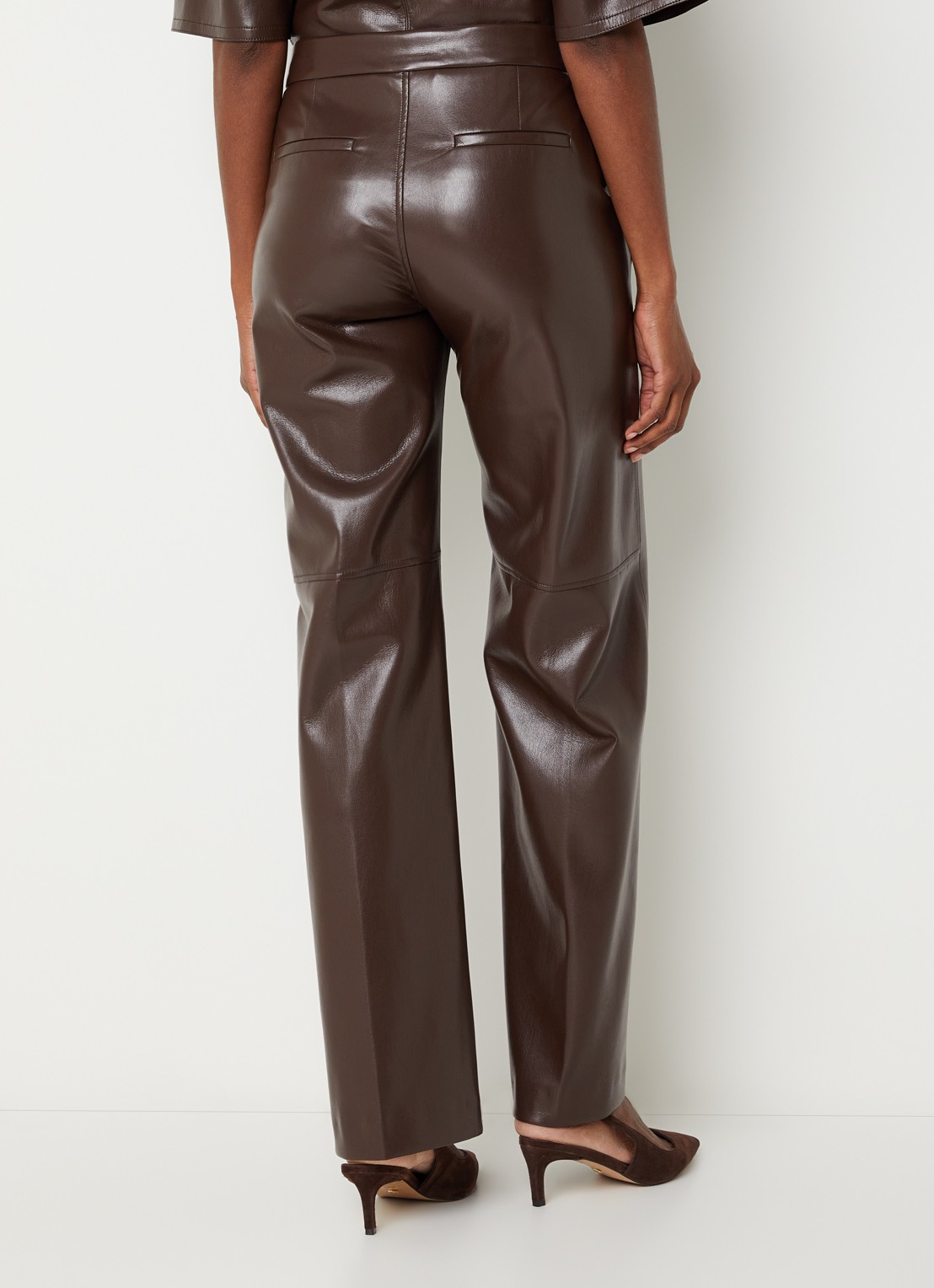 Xandres Pietrovic high waist straight fit broek van imitatieleer met steekzakken - achterkant 3 donkerbruin