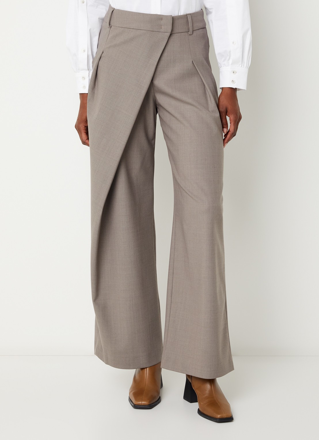 Xandres Pifo high waist wide fit pantalon in wolblend met steekzakken - detail donkerbeige