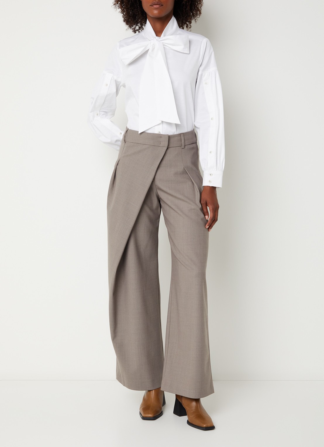 Xandres Pifo high waist wide fit pantalon in wolblend met steekzakken - voorkant 3 donkerbeige