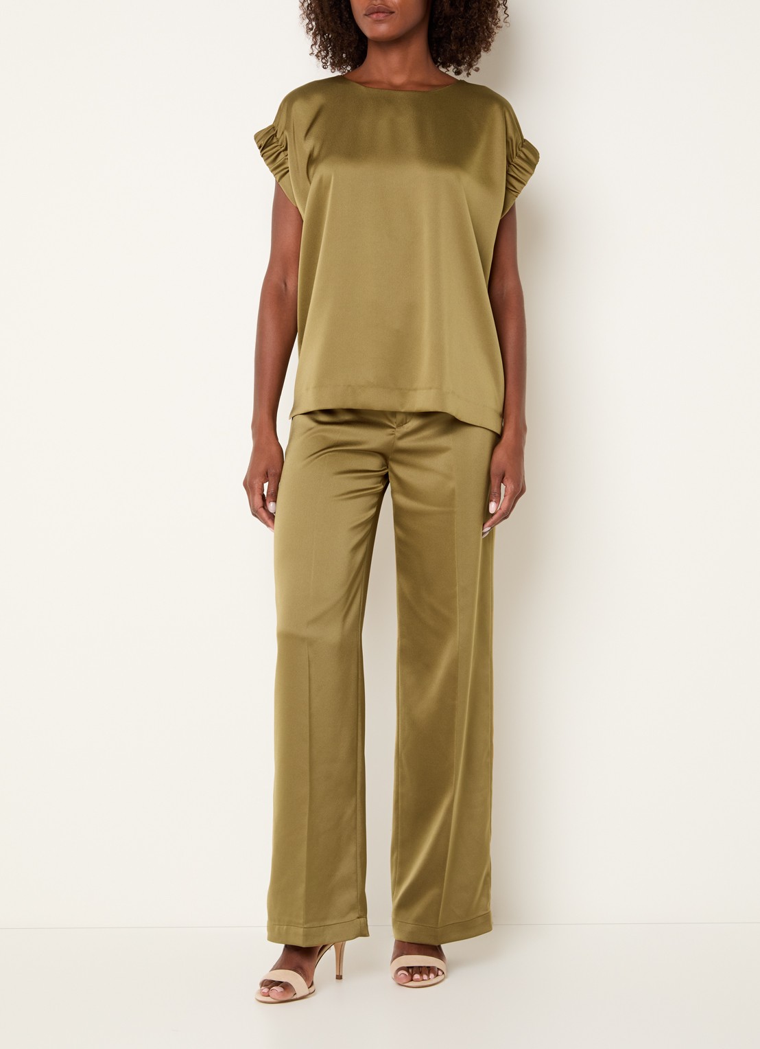 Xandres Puko high waist straight fit pantalon van satijn - voorkant 3 bronsgroen