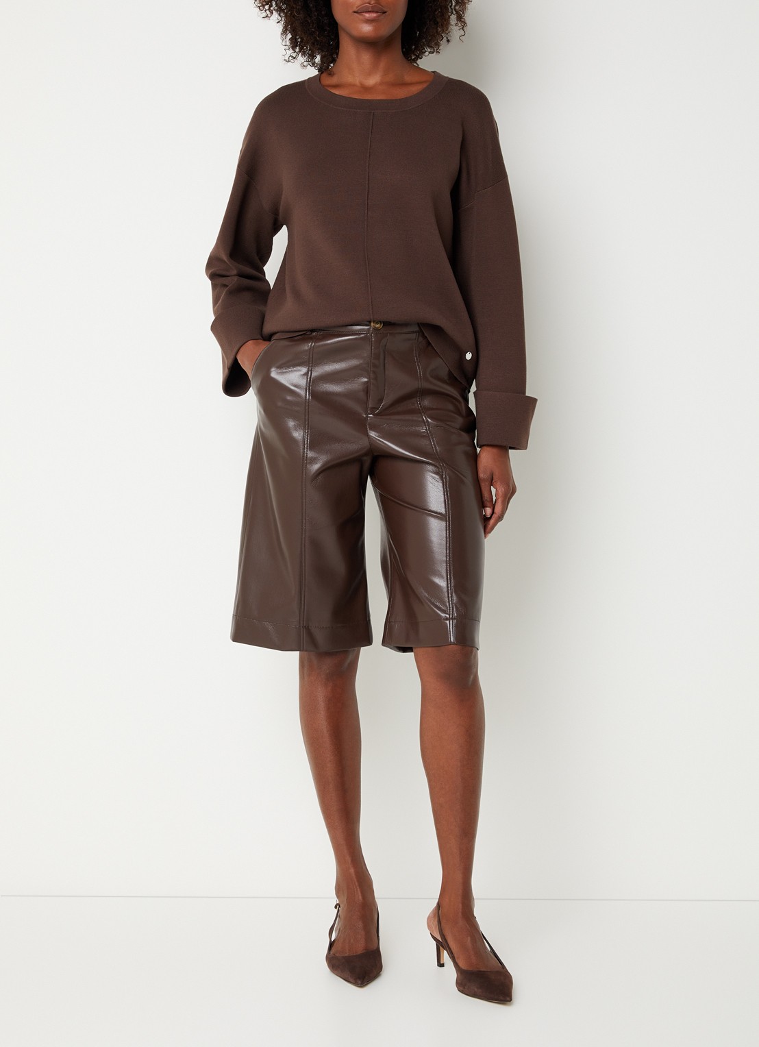 Xandres Puzanne high waist straight fit korte broek van imitatieleer - voorkant 3 donkerbruin