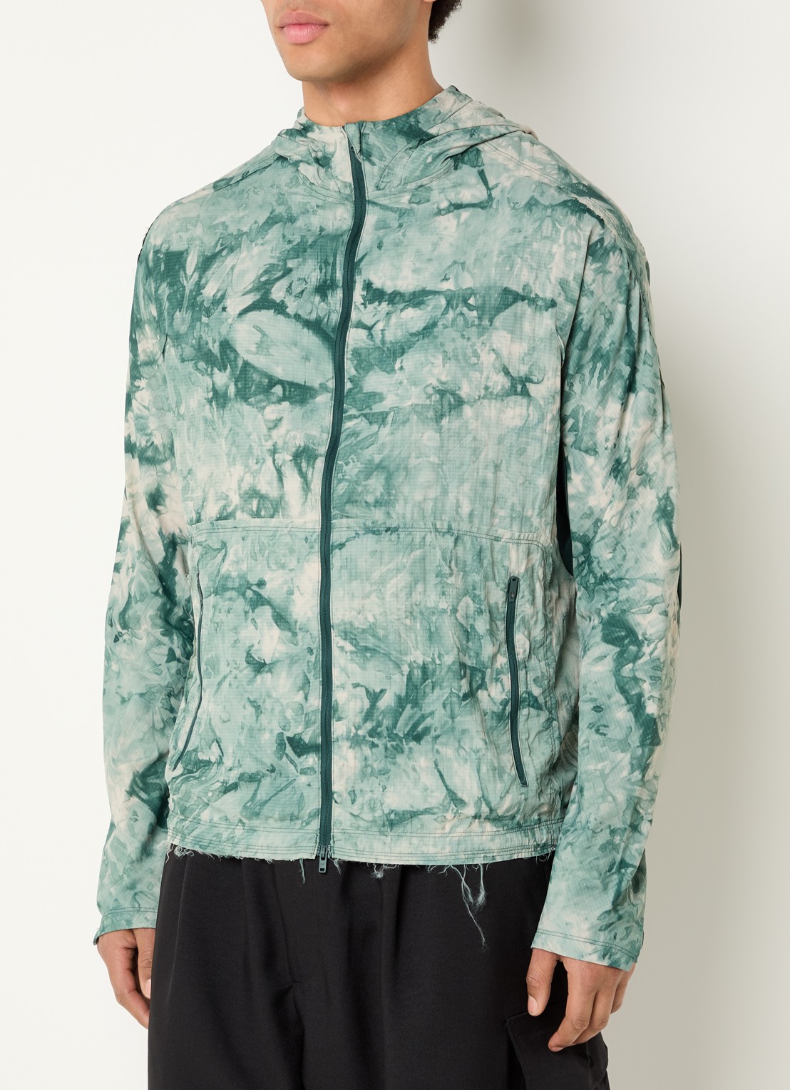 Y-3 Jack met camouflageprint en capuchon - detail groen