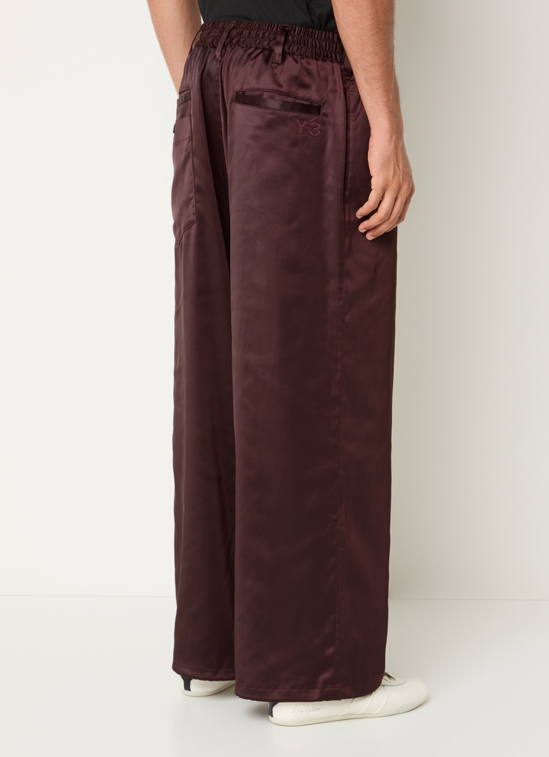 Y-3 Loose fit trainingsbroek van satijn met streepprint - achterkant 3 bordeauxrood