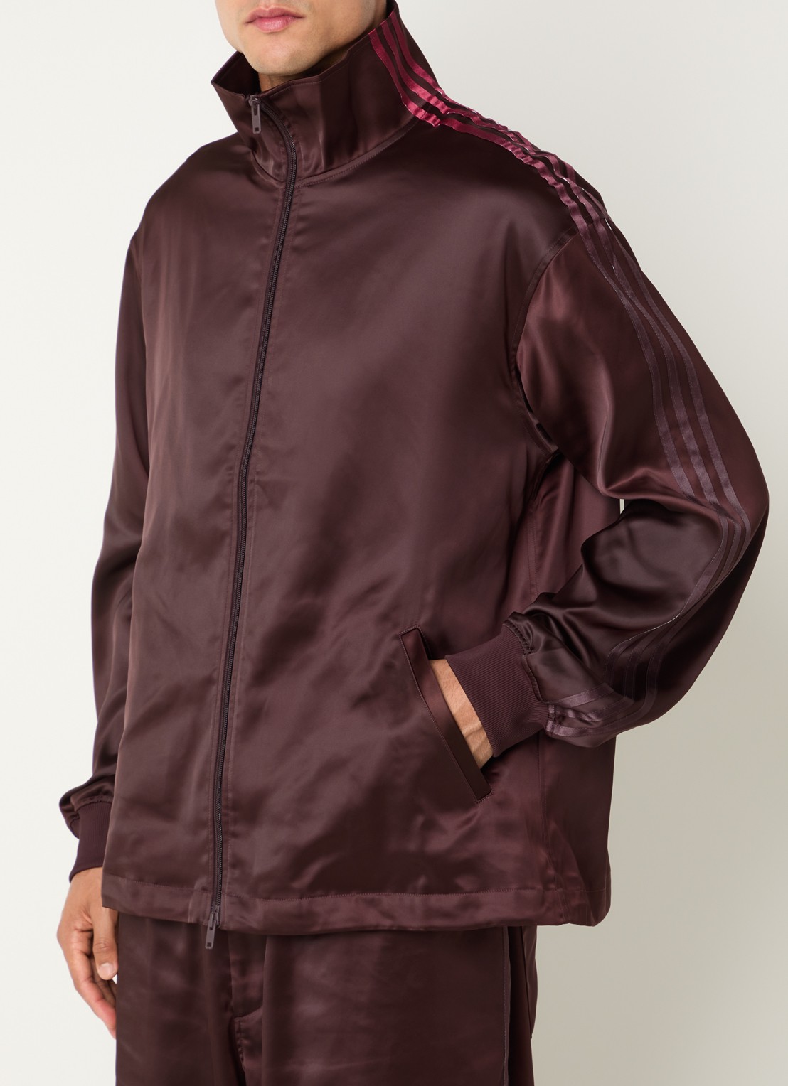 Y-3 Trainingsvest van satijn met streepprint - detail bordeauxrood