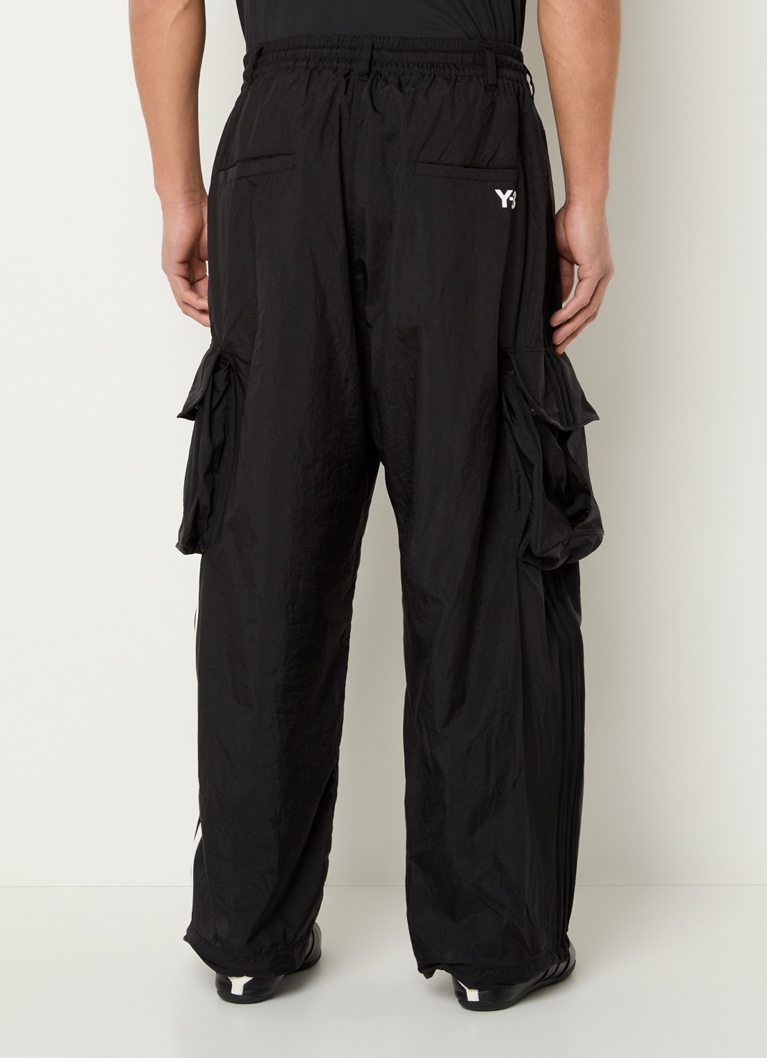 Y-3 Wide fit cargobroek met steekzakken - achterkant zwart