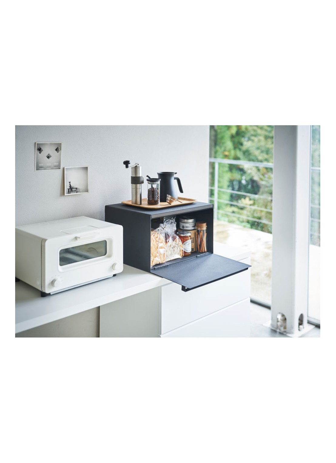 Yamazaki Tower broodtrommel - voorkant 2 zwart