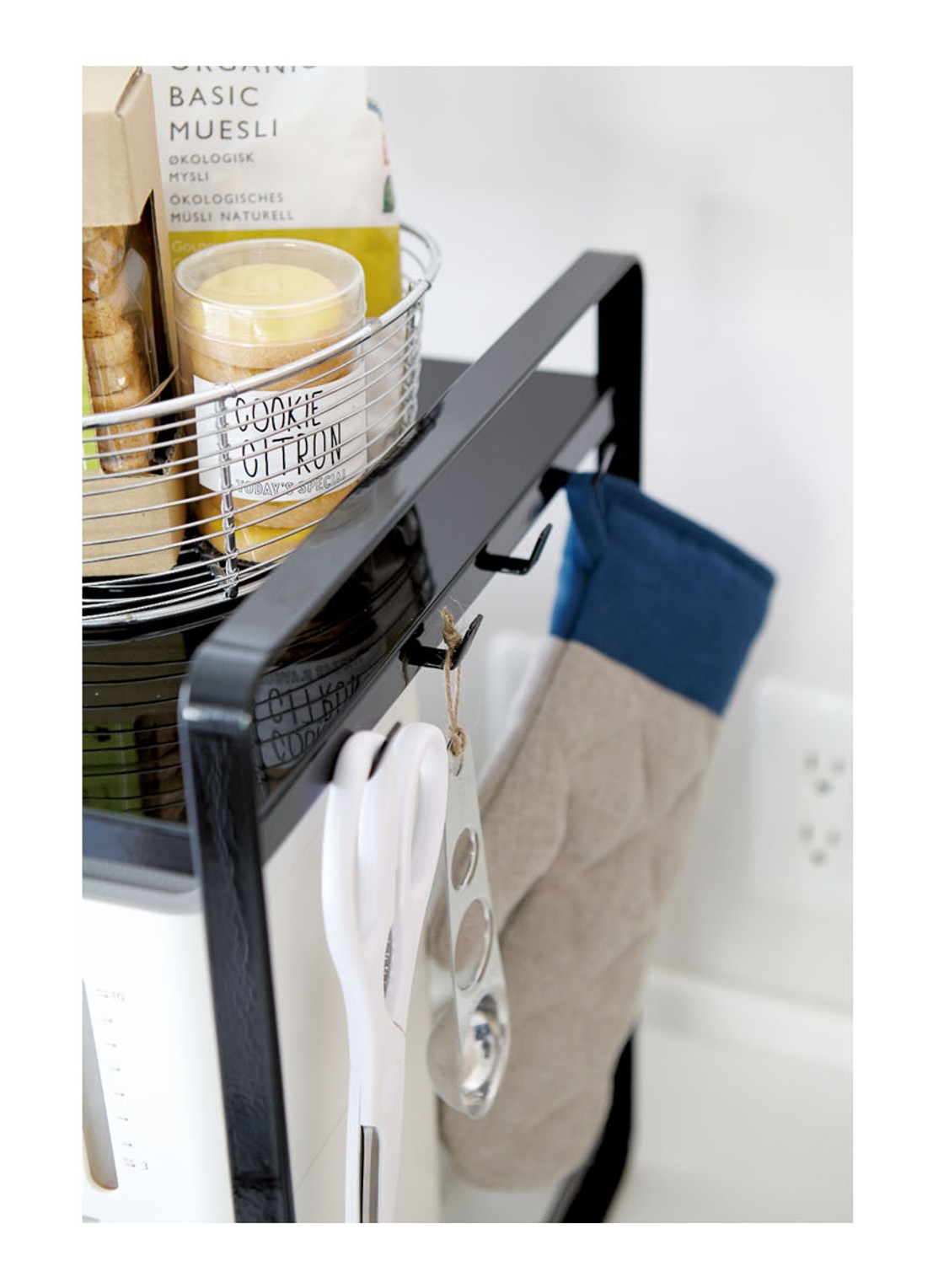 Yamazaki Tower uitschuifbare aanrecht organizer 47,5 - 75 cm - detail 4 zwart
