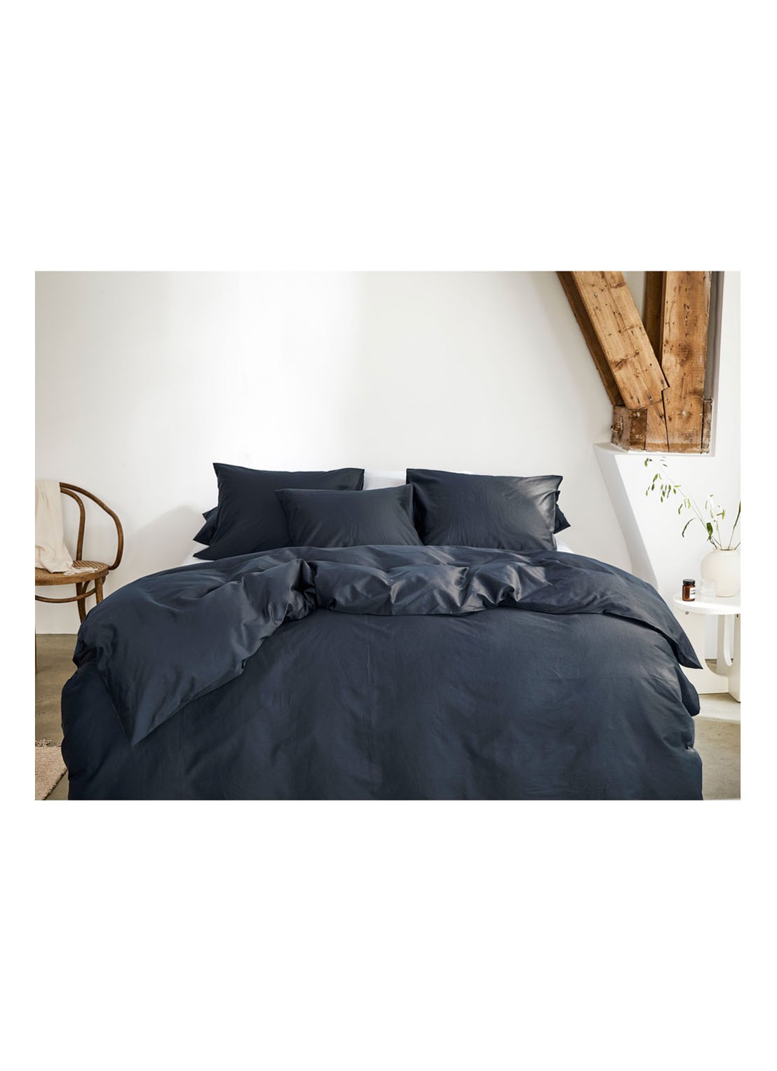 Yumeko Blueberry dekbedovertrekset van  katoensatijn 300TC - inclusief kussenslopen - voorkant indigo